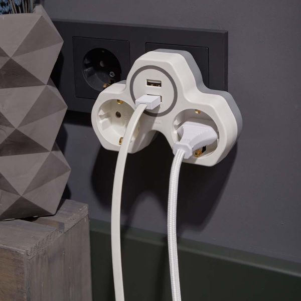 Двойник электрический 16А с/з и защитными шторками + 2 USB порта, 2,4 А, белый REXANT 11-1089