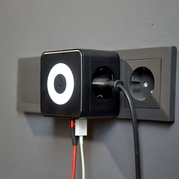 Двойник электрический Куб 16А с/з + 2хUSB-A 2,4А + USB Type-C 3А с ночной подсветкой, черный REXANT 11-1252
