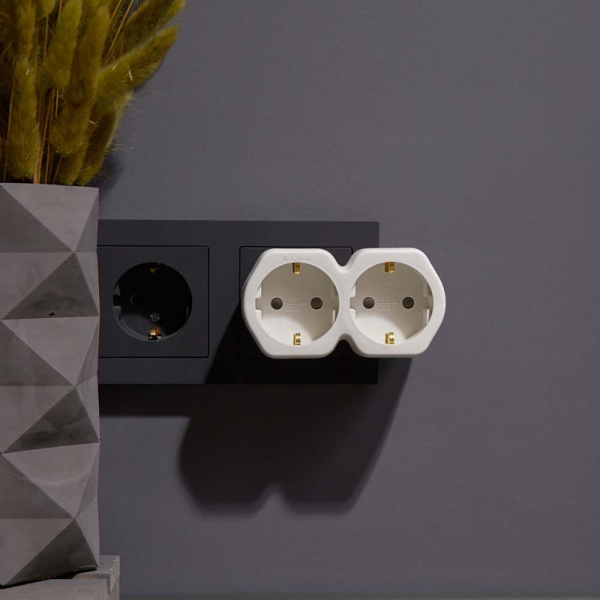 Двойник электрический 16А с/з и защитными шторками, белый REXANT 11-1087