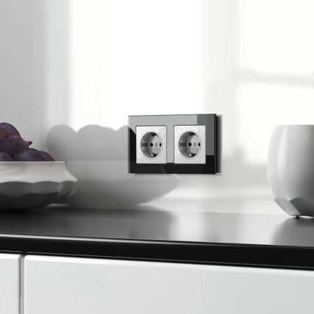 Розетка Werkel Hammer с заземлением белый W1271001 4690389162794